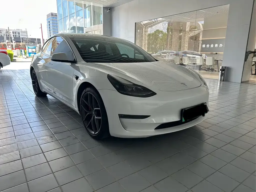 Tesla Model 3 — фото 4