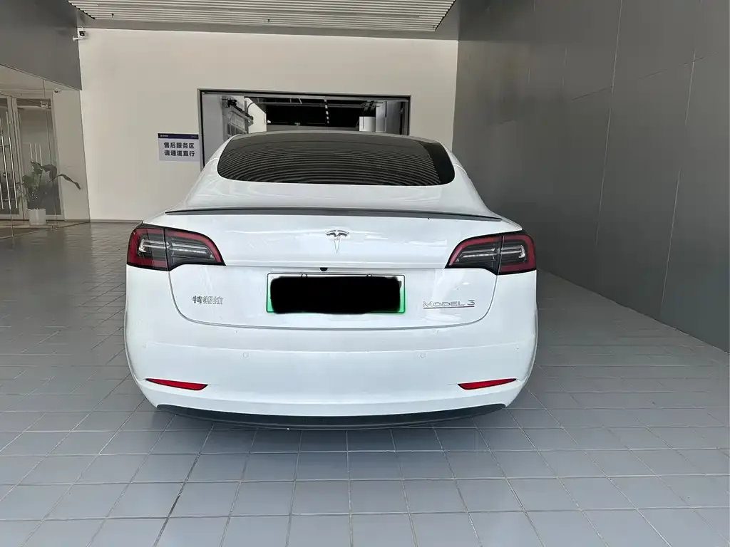 Tesla Model 3 — фото 2
