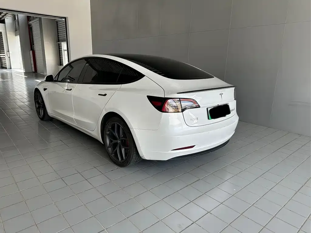 Tesla Model 3 — фото 9