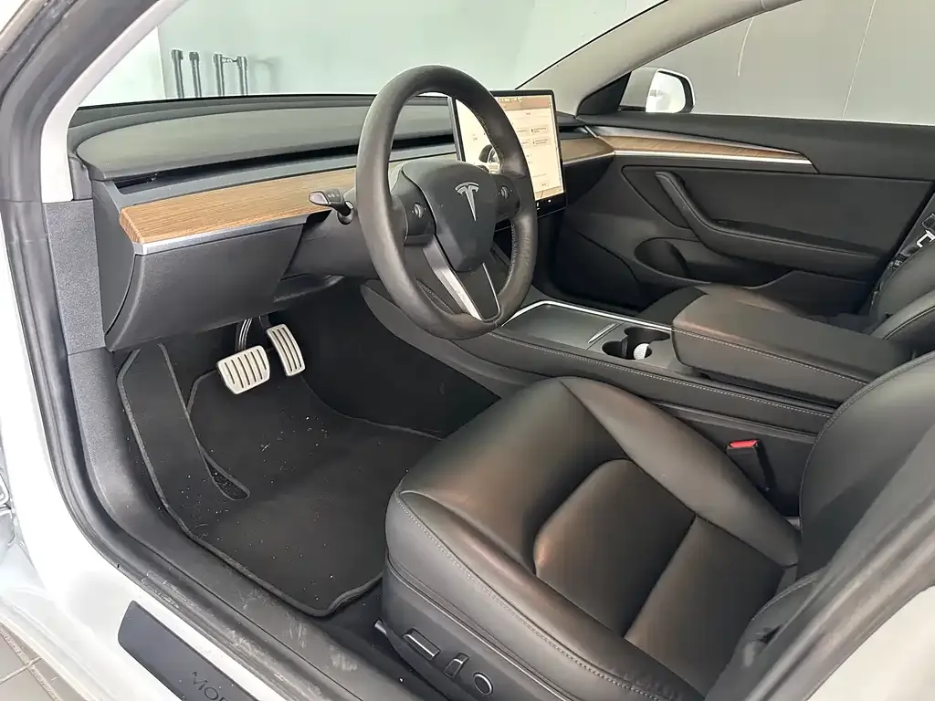 Tesla Model 3 — фото 5