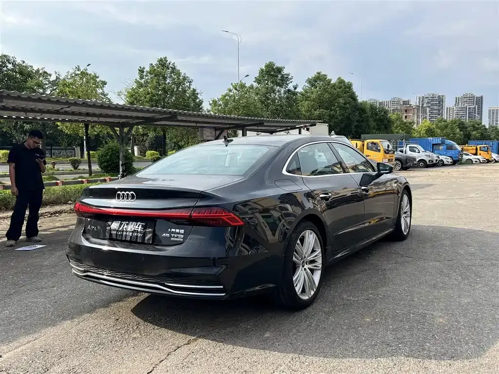 Audi A7L — фото 6