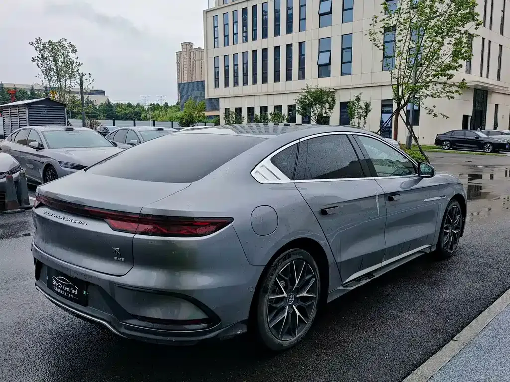 BYD Han — фото 10