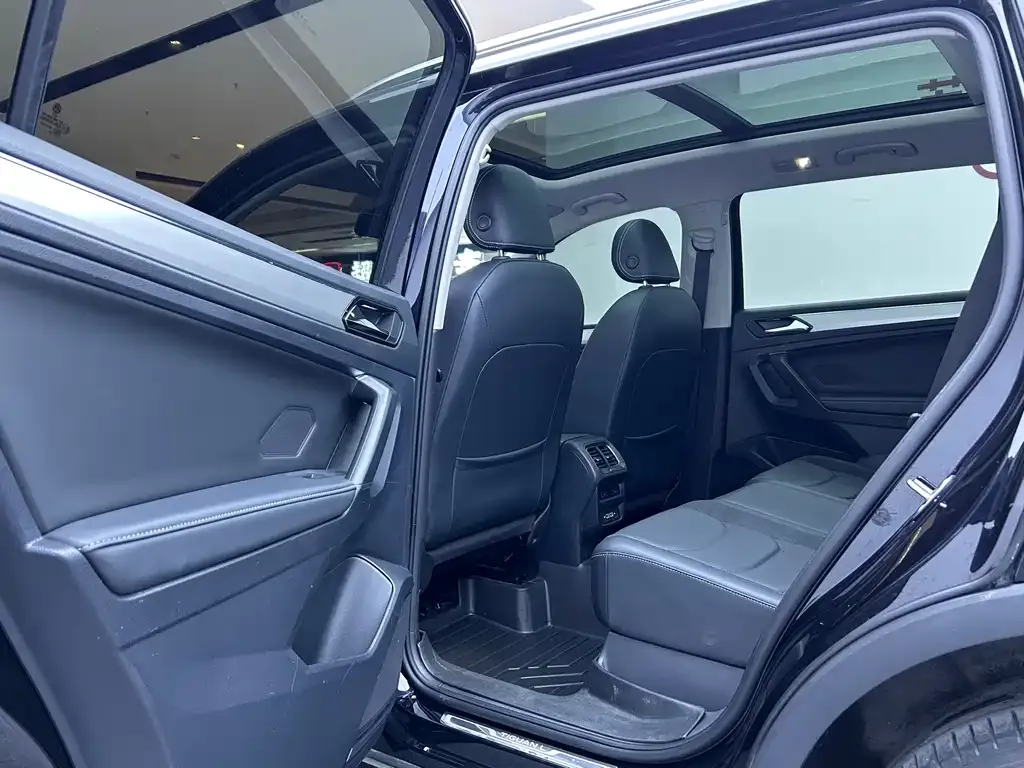 Volkswagen Tiguan L — фото 6