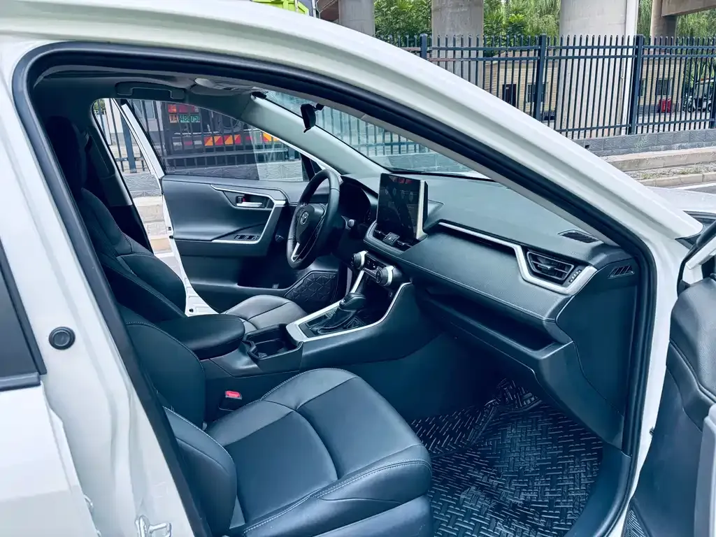 Toyota Wildlander — фото 10