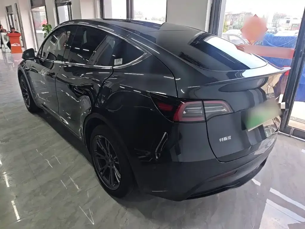 Tesla Model Y — фото 8