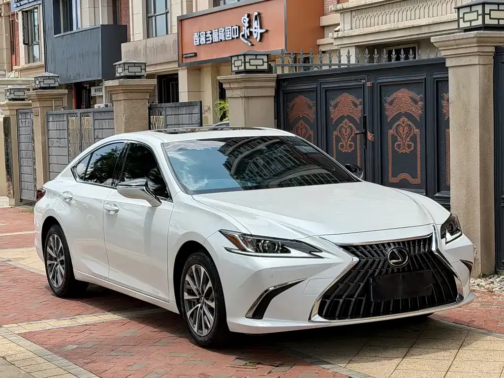 Lexus ES — фото 8