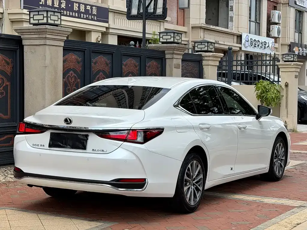 Lexus ES — фото 3