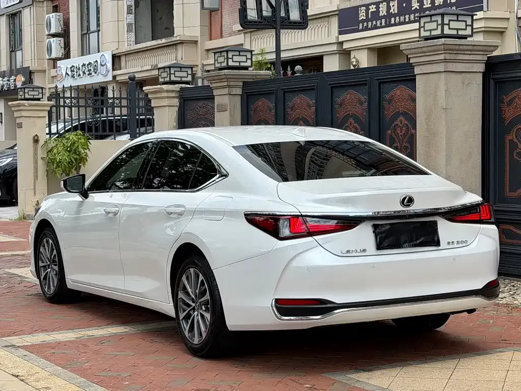 Lexus ES — фото 2