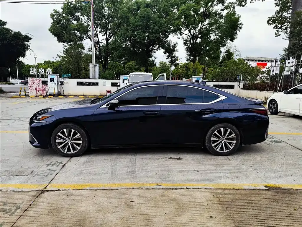 Lexus ES — фото 9
