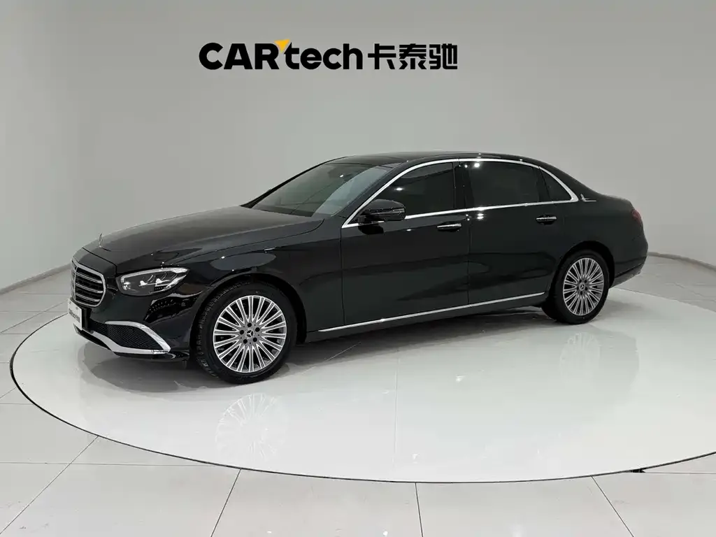 Mercedes-Benz E-Class — фото 1