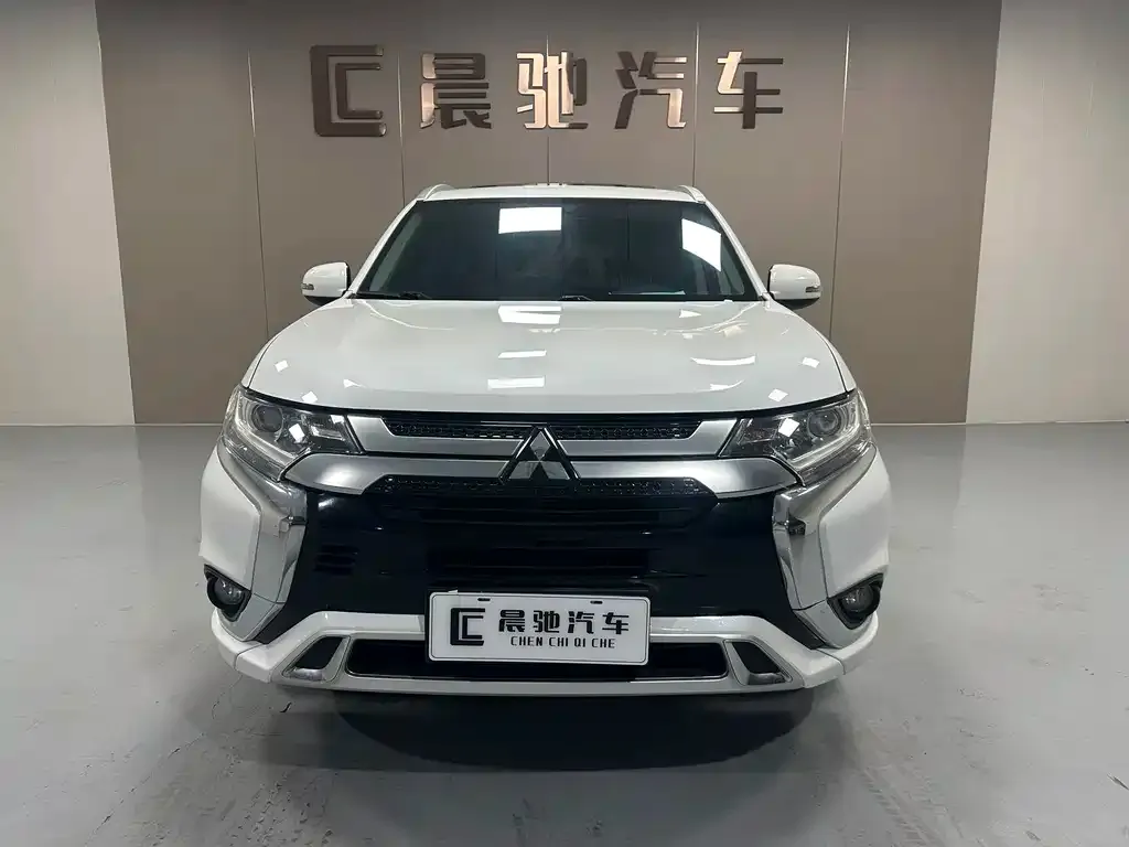 Mitsubishi Outlander — фото 2