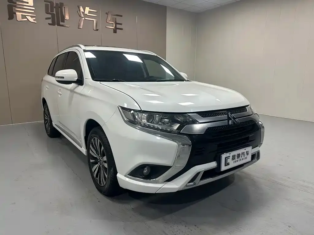 Mitsubishi Outlander — фото 4
