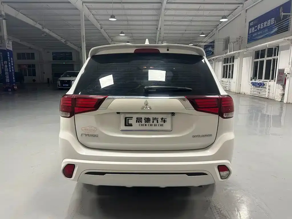 Mitsubishi Outlander — фото 3