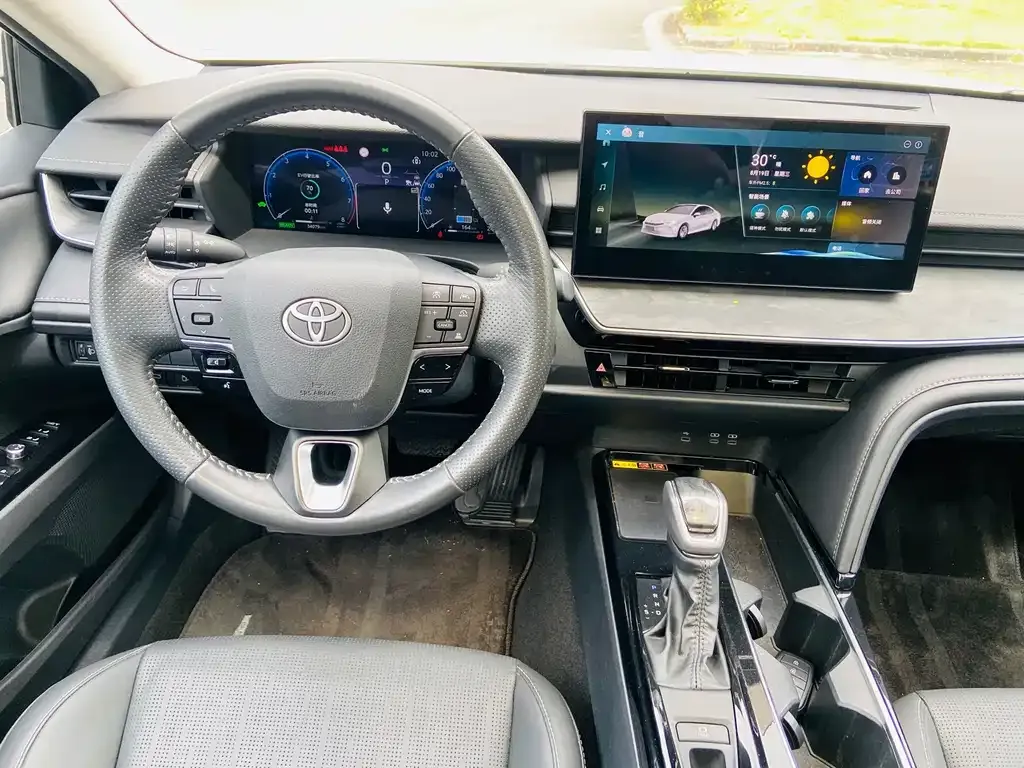 Toyota Camry — фото 4