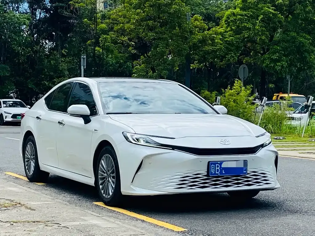 Toyota Camry — фото 10