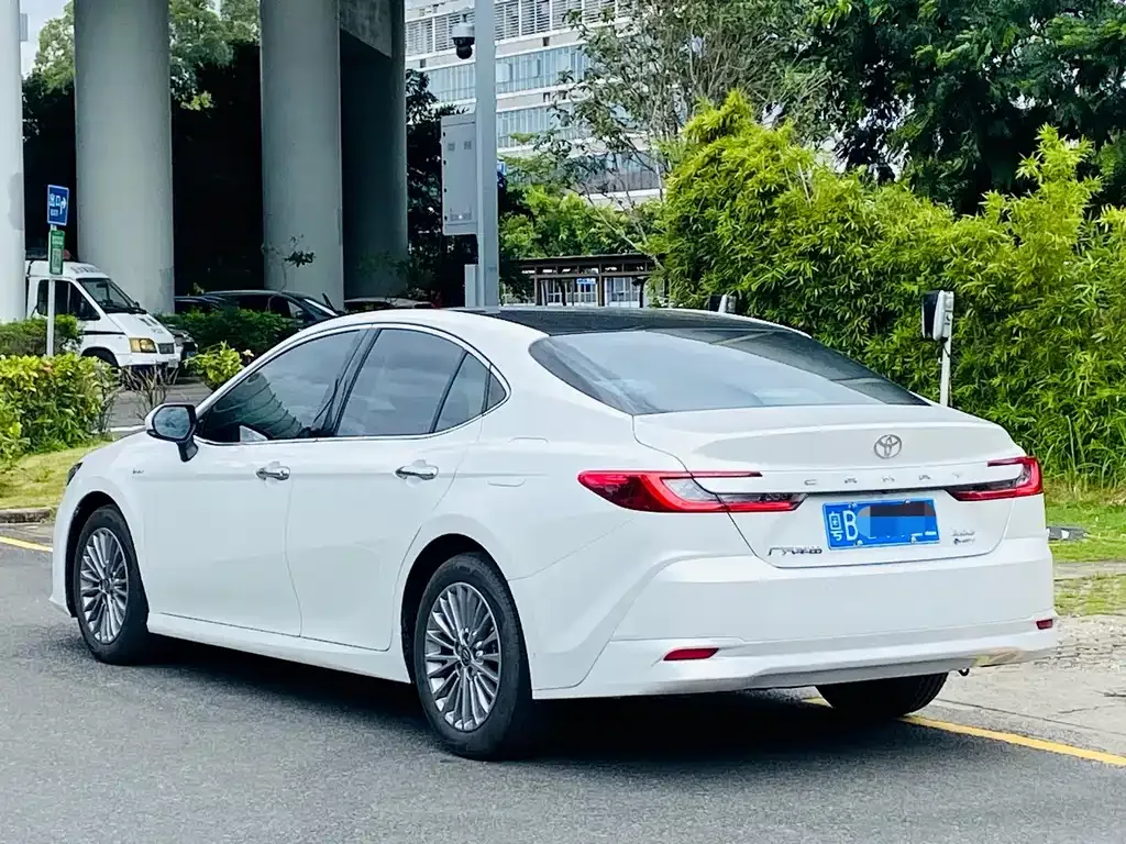 Toyota Camry — фото 6