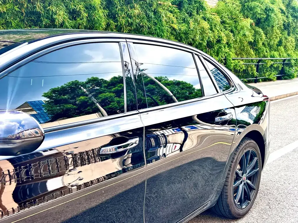 Hongqi H5 — фото 4