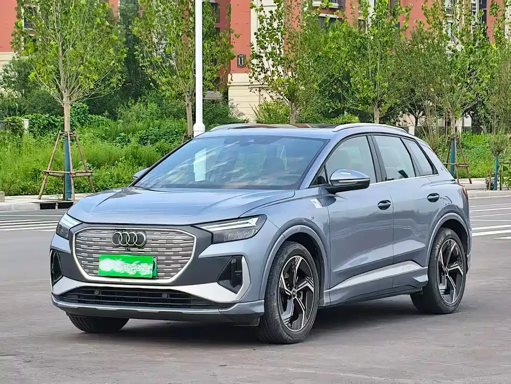 Audi Q4 e-tron — фото 1