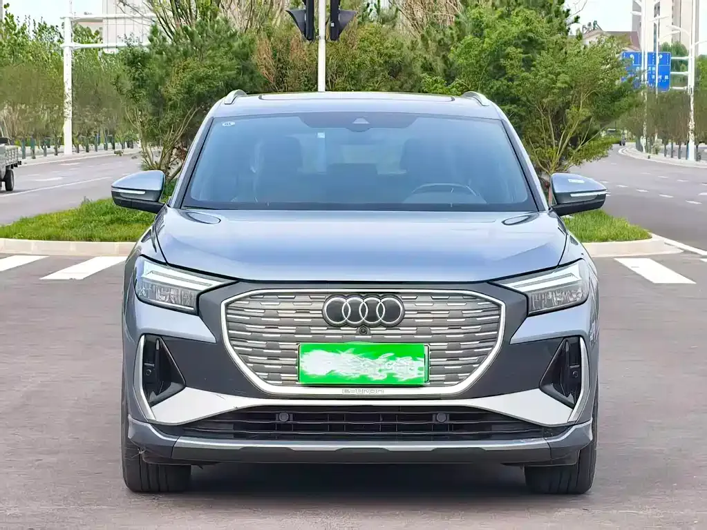 Audi Q4 e-tron — фото 2