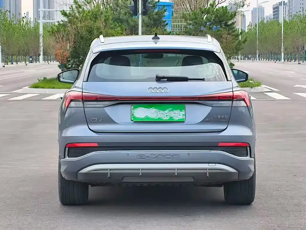 Audi Q4 e-tron — фото 10