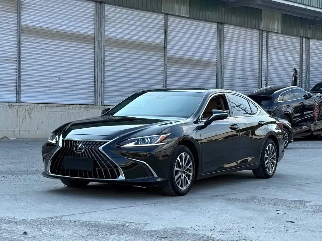 Lexus ES — фото 1