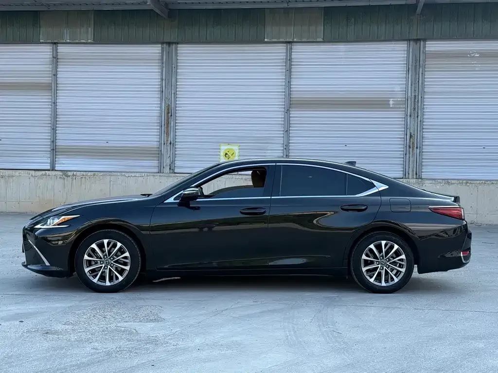 Lexus ES — фото 8