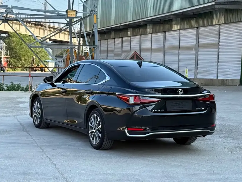 Lexus ES — фото 5