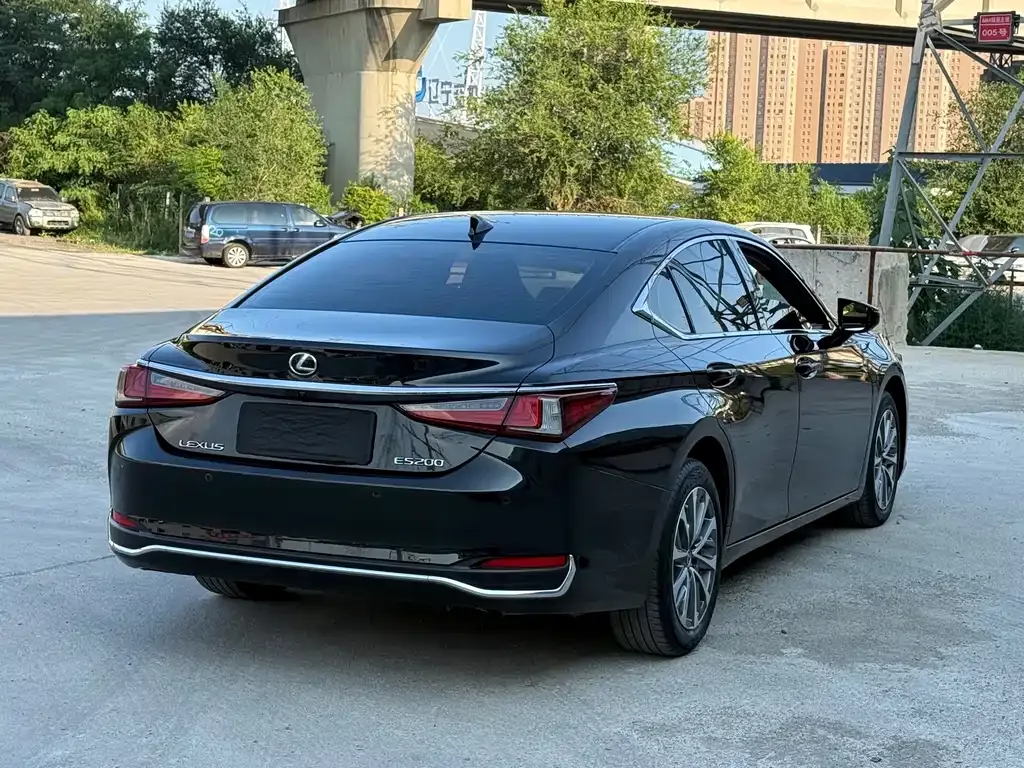 Lexus ES — фото 10