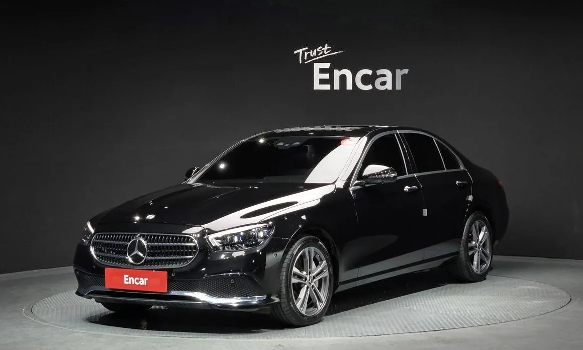 Mercedes-Benz E-Class — фото 1