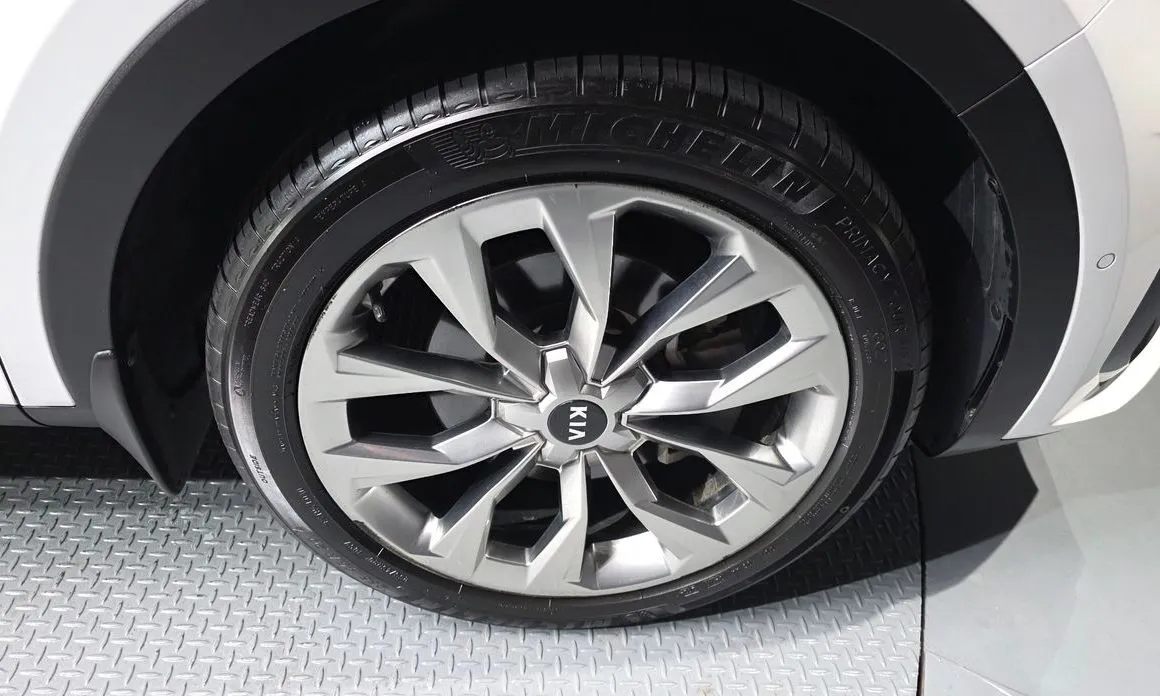 Kia Sorento — фото 7