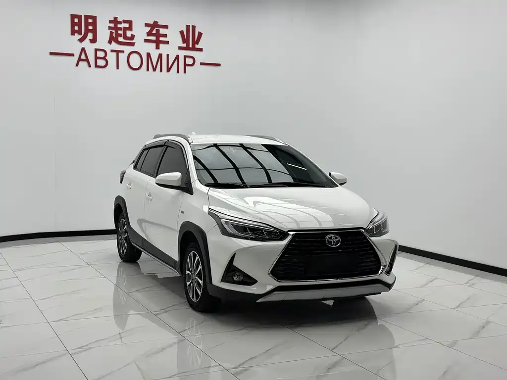 Toyota Yaris L — фото 10