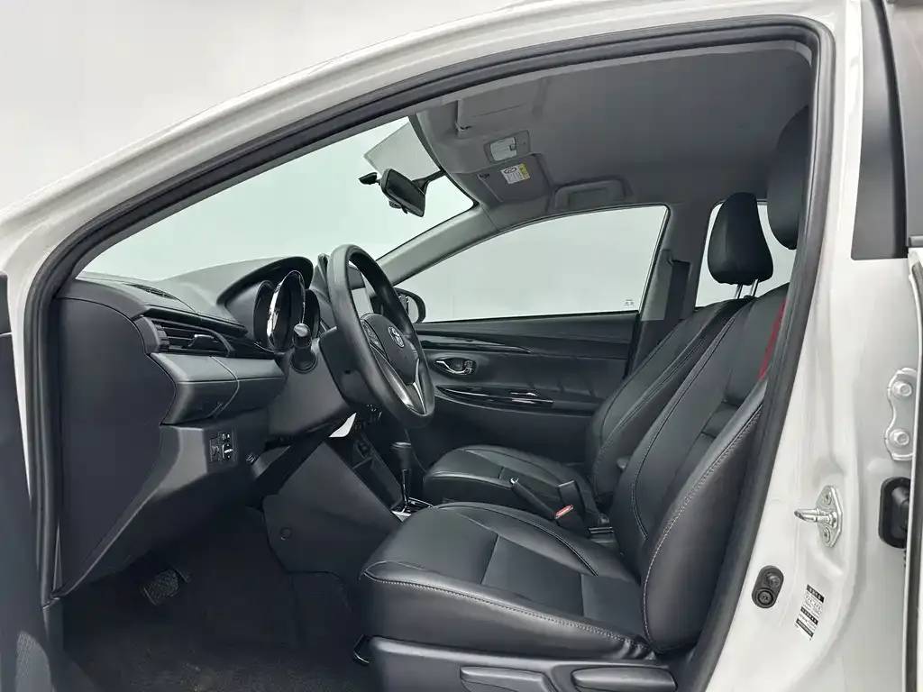 Toyota Yaris L — фото 6