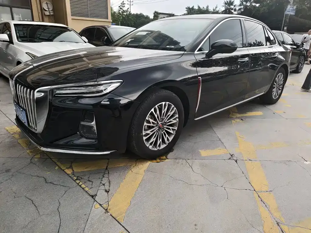 Hongqi H5 — фото 1