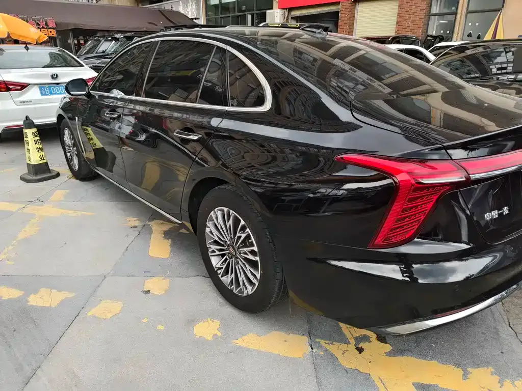 Hongqi H5 — фото 4