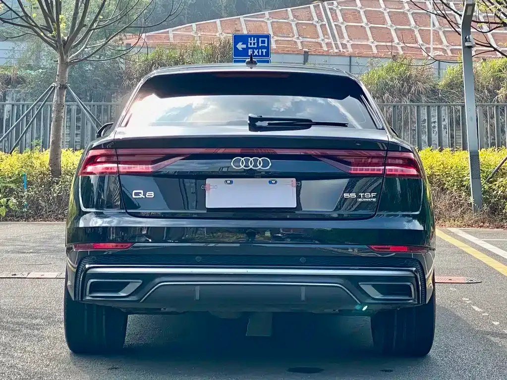 Audi Q8 — фото 6