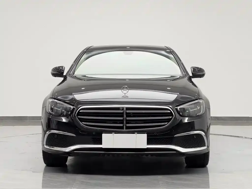 Mercedes-Benz E-Class — фото 2