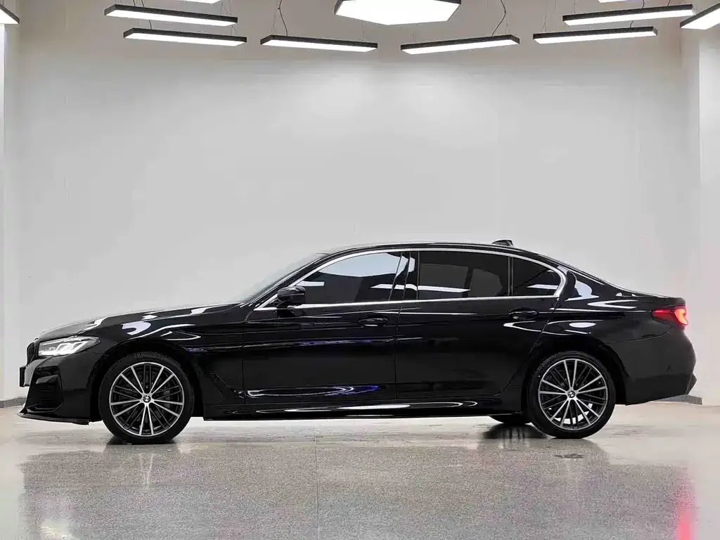BMW 5 Series — фото 2