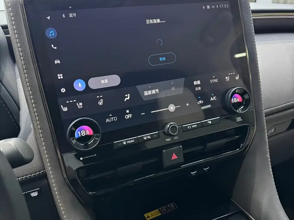 Toyota Alphard — фото 10