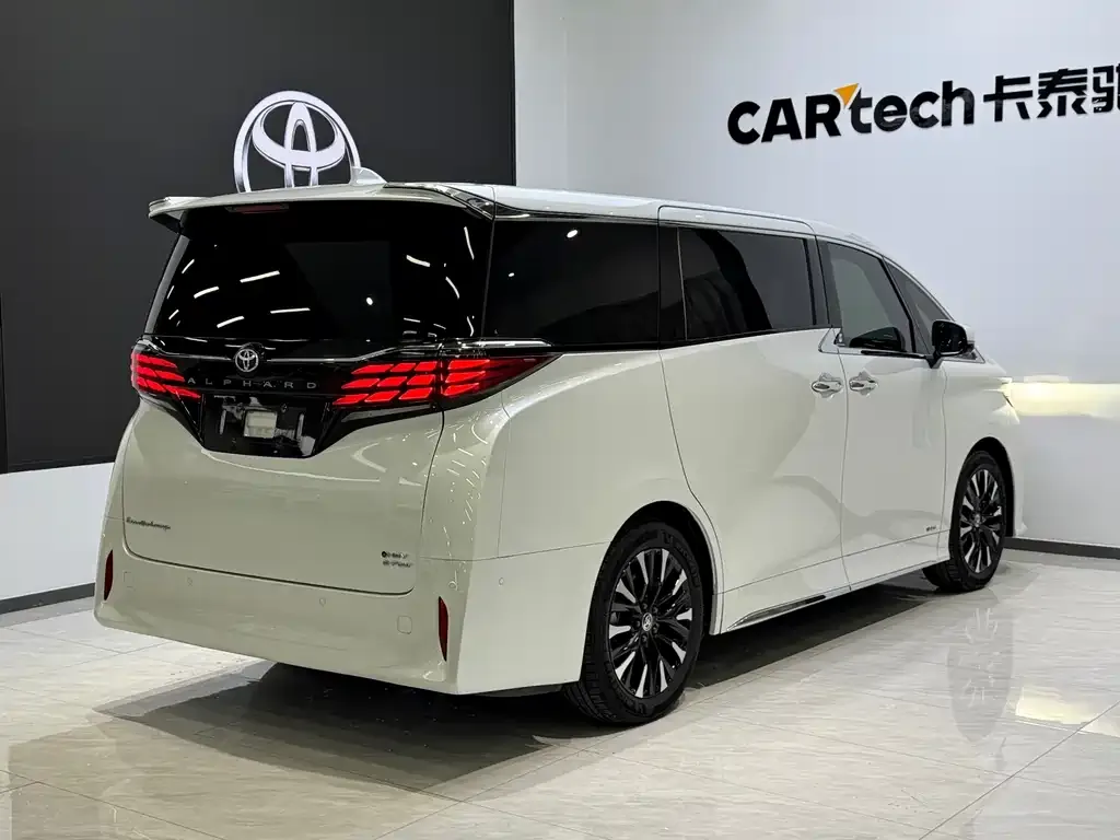 Toyota Alphard — фото 5