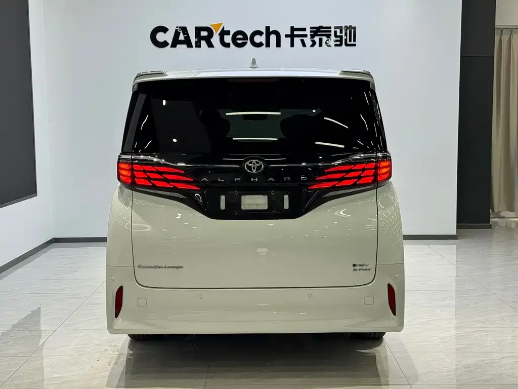 Toyota Alphard — фото 8