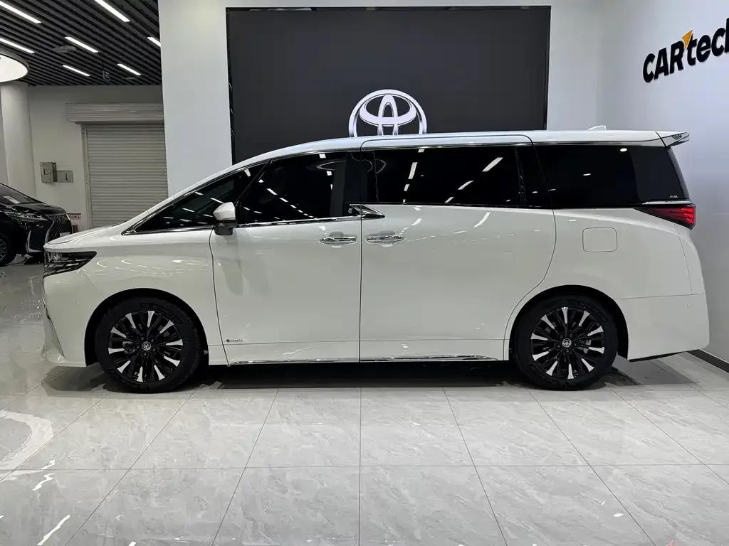 Toyota Alphard — фото 4