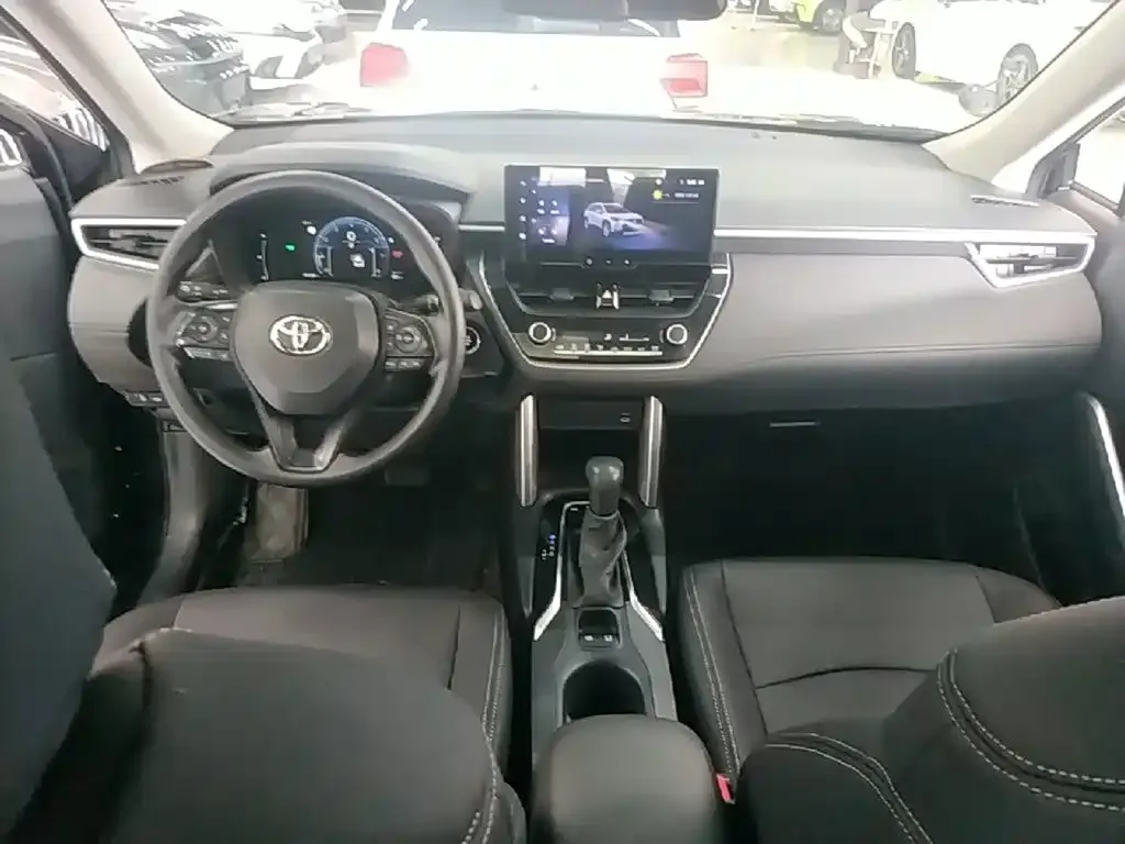 Toyota Corolla Cross — фото 3