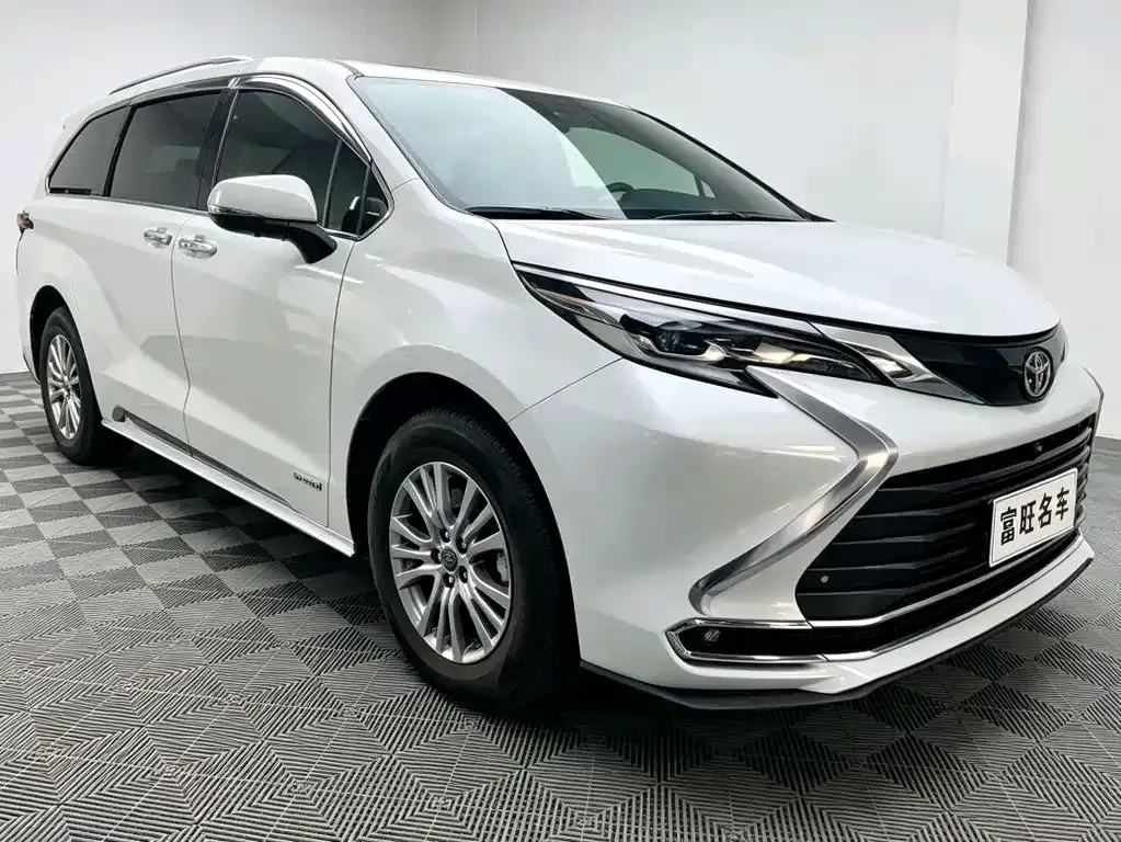 Toyota Sienna — фото 9