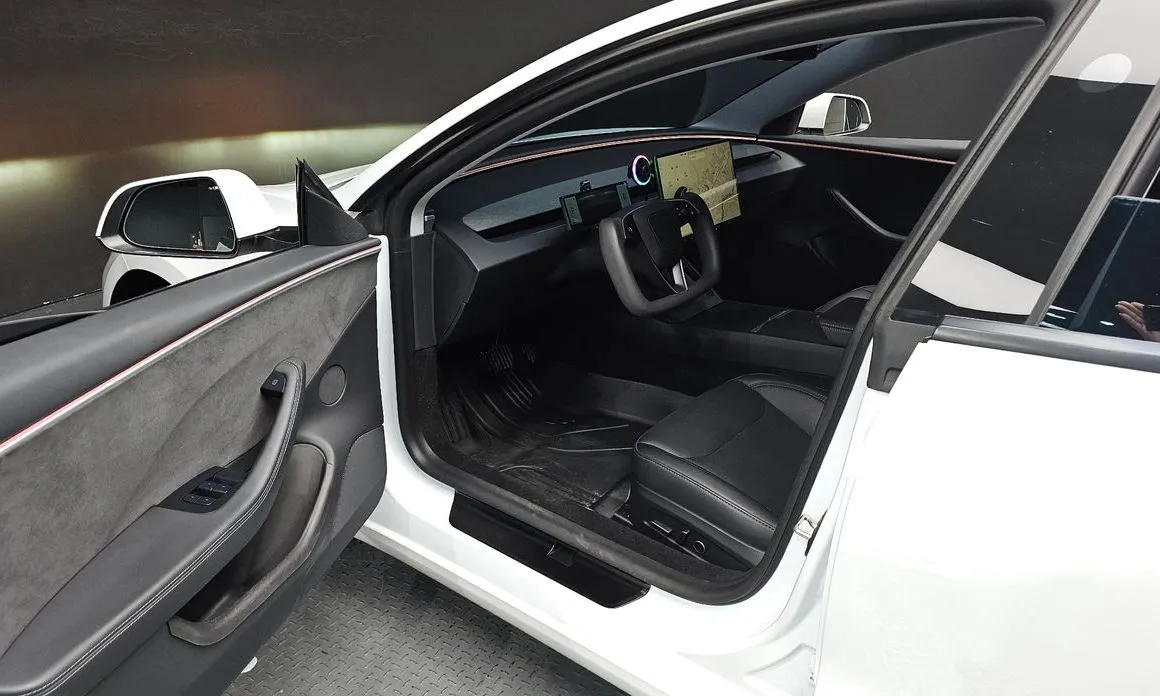 Tesla Model 3 — фото 10