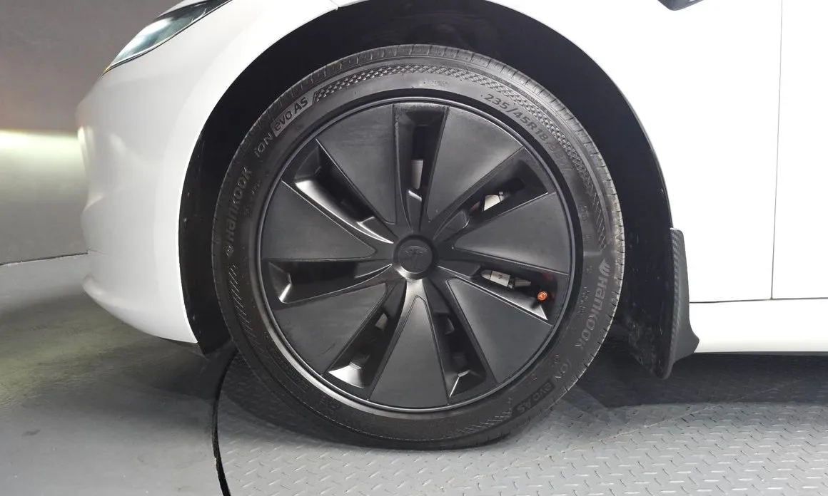 Tesla Model 3 — фото 3