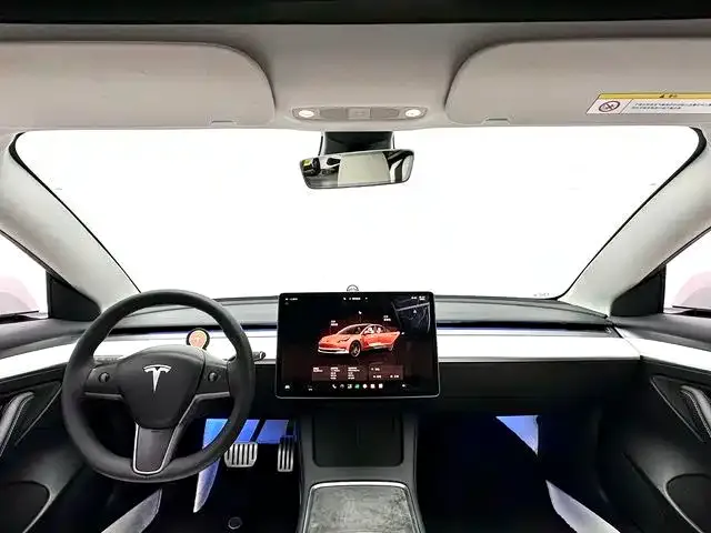 Tesla Model 3 — фото 9