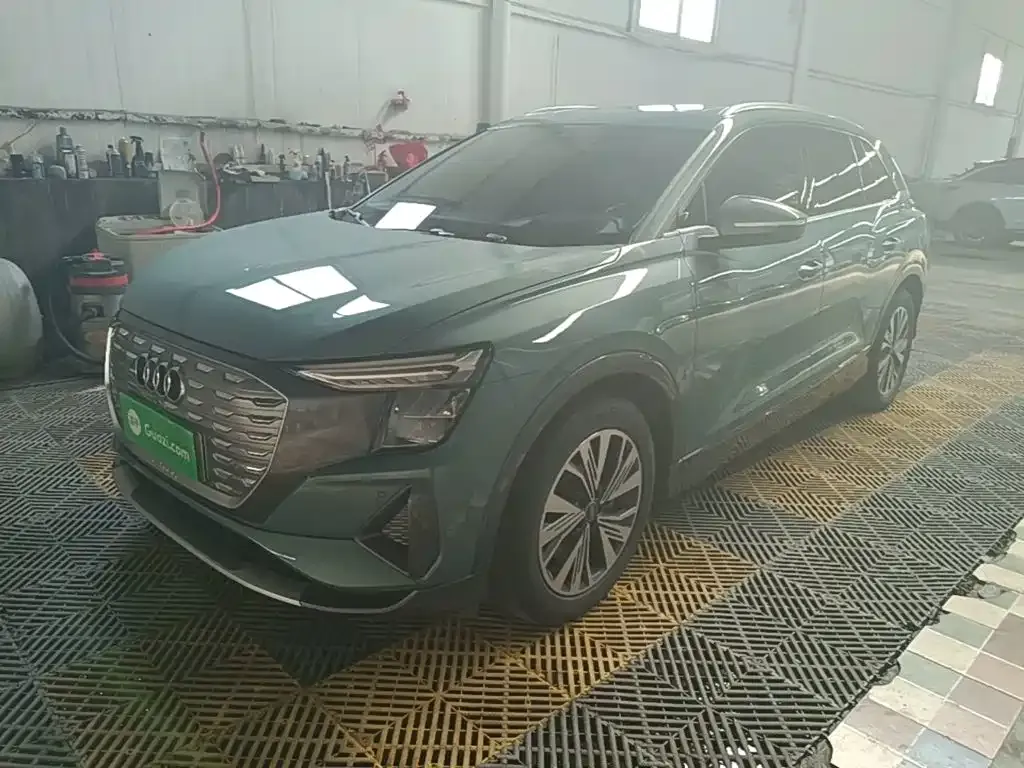 Audi Q5 e-tron — фото 1
