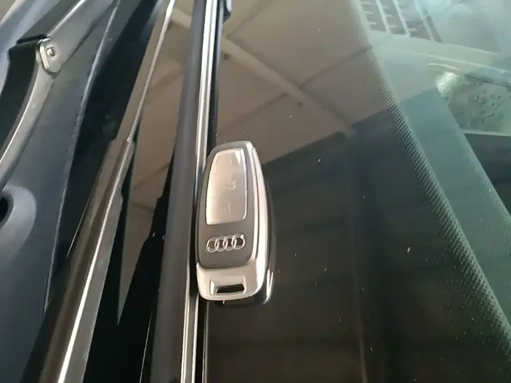 Audi Q5 e-tron — фото 3