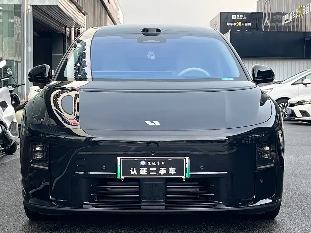 Li Auto i8 — фото 4