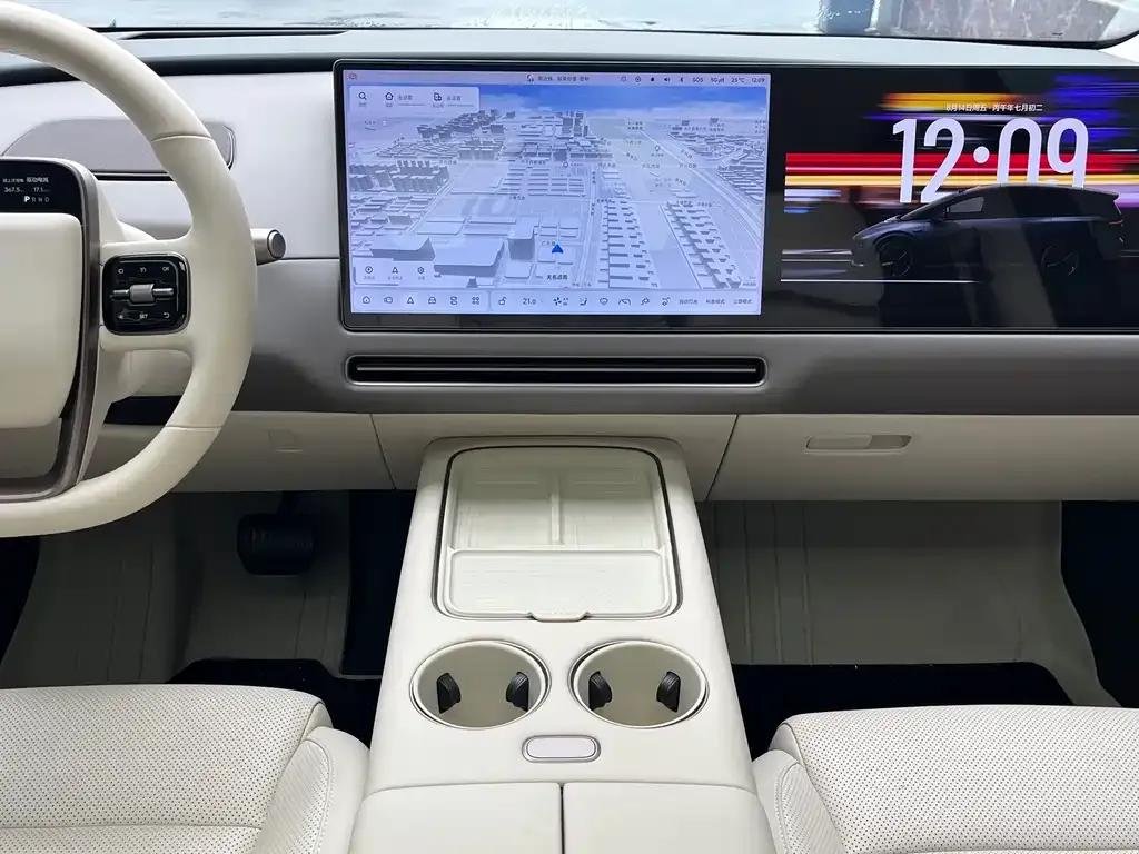 Li Auto i8 — фото 7